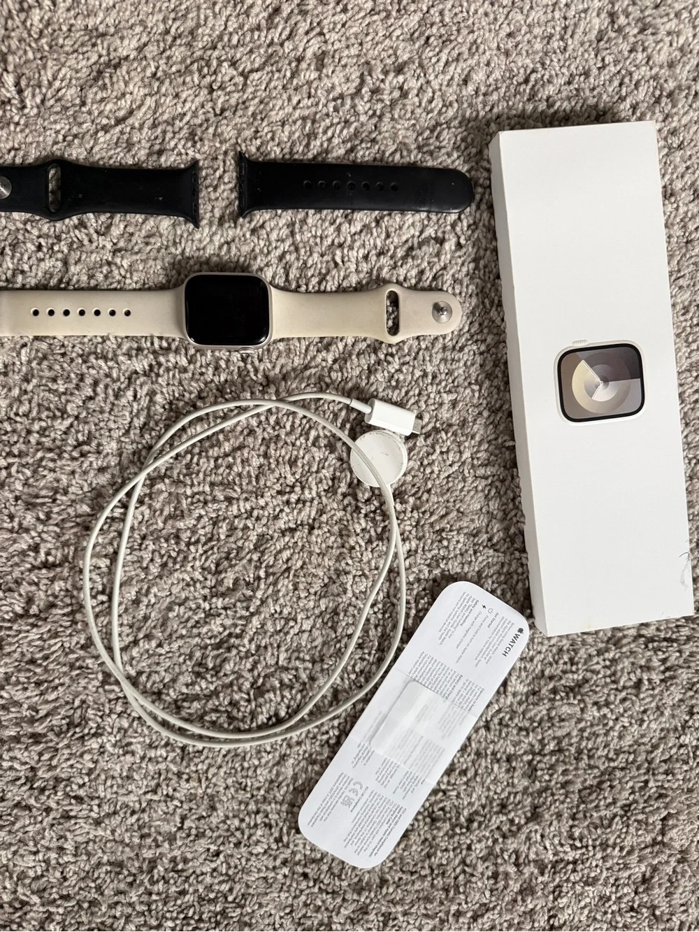 Apple Smartwatch series 9 - cream and Black Bands and Charger